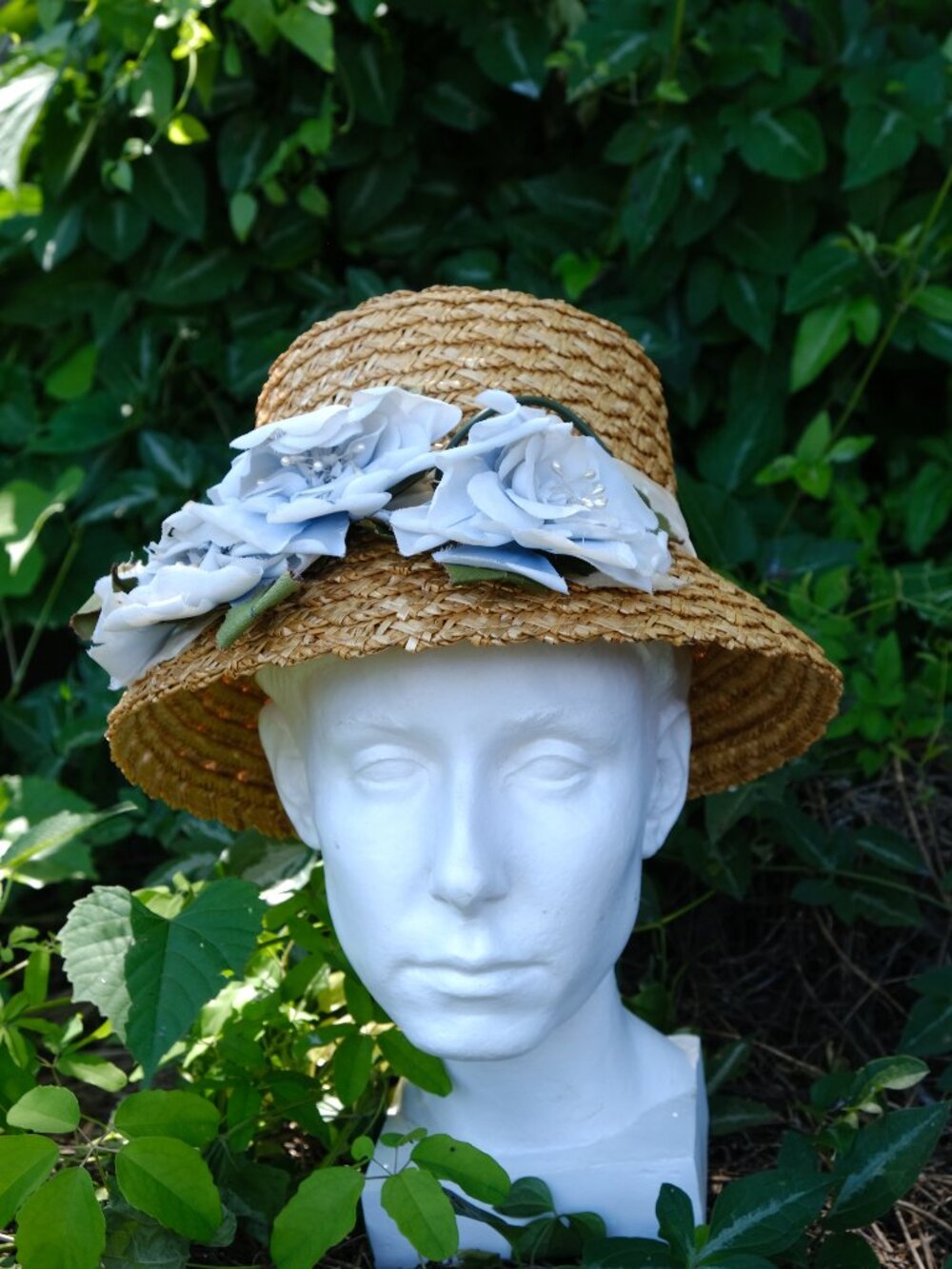 Vintage 90s Straw Cloche Hat - 1920s Style Blue Floral Embellished Sun Hat